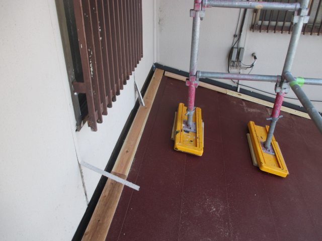 高砂市の葺き替え工事で板金下地を施工